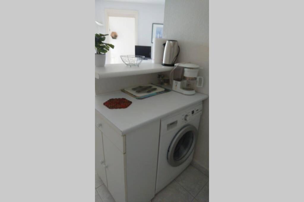 T2 Climatise A 5 Minutes A Pied De La Plage Avec Parking, Piscine Et Wifi Frejus Exterior photo